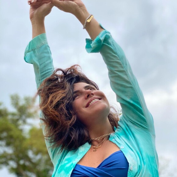 Giovanna Antonelli esbanja beleza em foto de biquíni