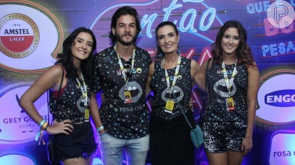 Mãe de Laura e Beatriz, Fátima Bernardes ganhou festa de aniversário e declaração do namorado, Túlio Gadêlha