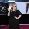 Adele posa na noite de premiação do Oscar em 24 de fevereiro de 2013