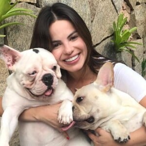 Sthefany Brito se irritou com pergunta de seguidor se doaria os seus pets caso o filho apresente alergia a pelo de cachorro