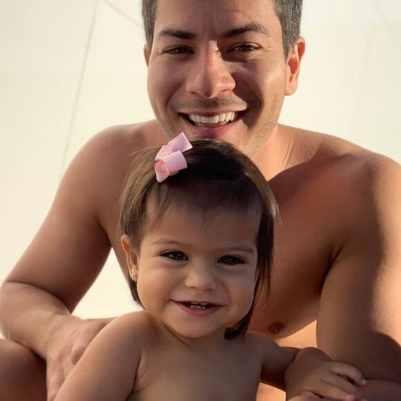 Mayra Cardi e Arthur Aguiar estão seprados, mas o ator sempre vai visitar a filha