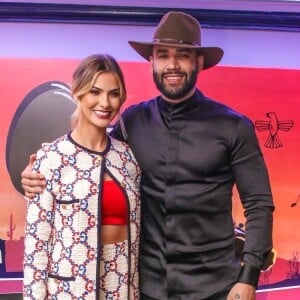 Gusttavo Lima nega relação com modelo durante casamento