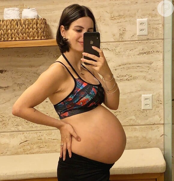 No fim da gravidez, Sthefany Brito exibe orgulhosa sua barriga