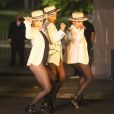 Anitta acrescenta ao look blazer modelo oversized em cor branca e chapéu panamá