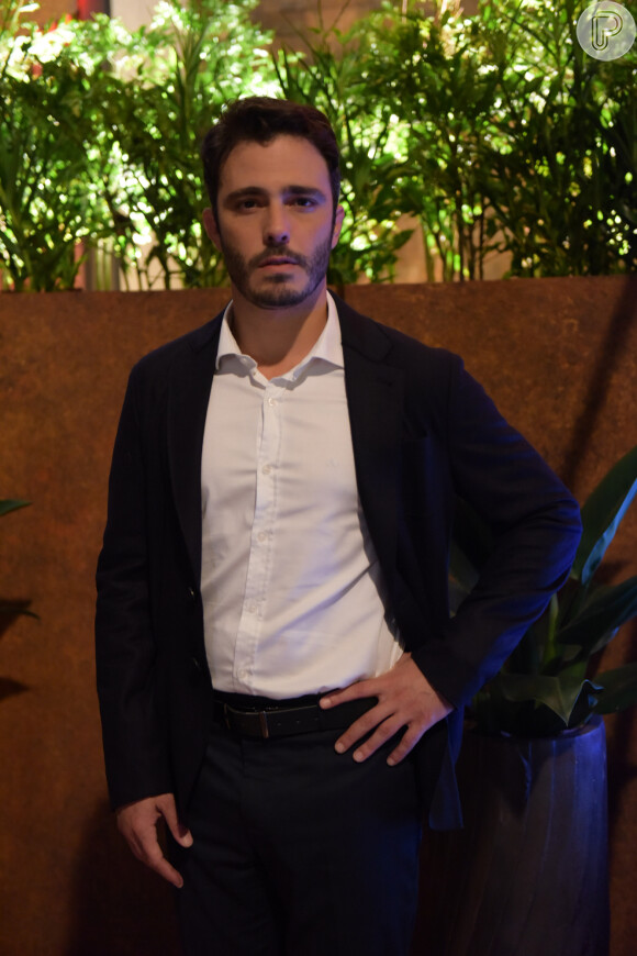 Tobias (Thiago Rodrigues) foi o mandante da tentativa de assassinato contra a meia-irmã, Poderosa (Day Mesquita) na novela 'Amor Sem Igual'