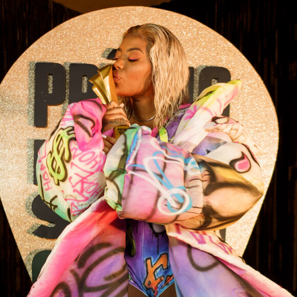 Embaixadora da Nike no Brasil, Ludmilla completou visual com um par de tênis da marca