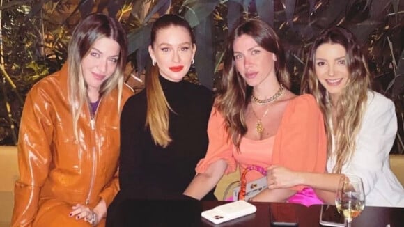 Marina Ruy Barbosa usa jaqueta de R$ 1,3 mil em jantar com blogueiras: 'Roubei da amiga'