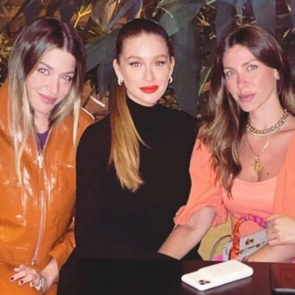 Marina Ruy Barbosa curte jantar com Luma Costa, Nati Vozza e Sarah Mattar