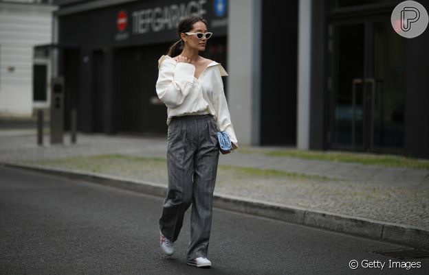 Camisa branca: aposte em um truque de styling com decote