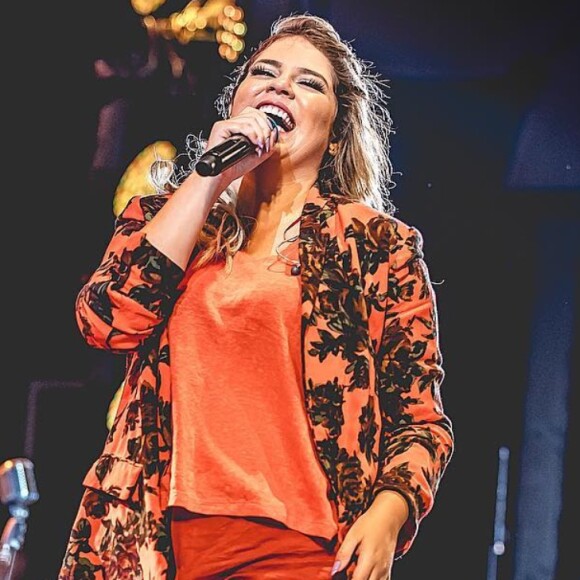 Marília Mendonça aposta em look com trend da moda