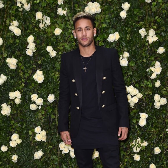 Neymar mora atualmente em Paris, na França