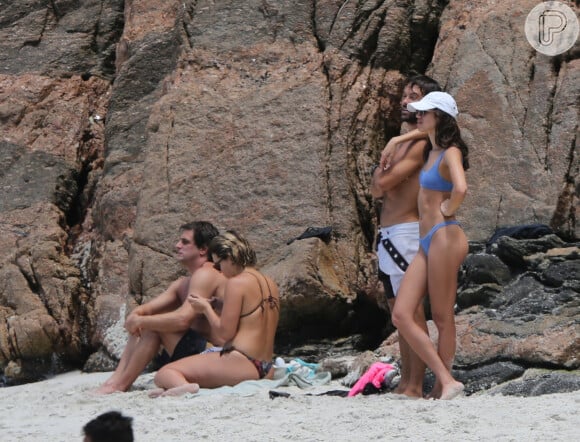 Kayky Brito e Anna Ávila curtem praia do Rio de Janeiro