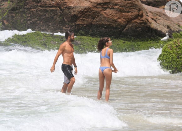 Kayky Brito é fotografado em clima de romance com modelo na praia do Joatinga, no Rio de Janeiro