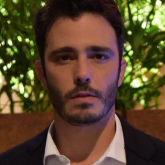 Na novela 'Amor Sem Igual', Tobias (Thiago Rodrigues) e Ramiro (Juan Alba) vão ficar aflitos após a morte de Bernardo (Heitor Martinez)