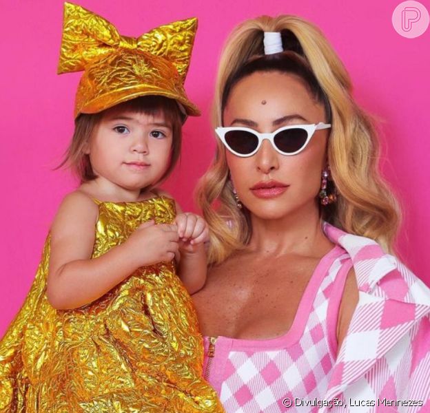 Filha de Sabrina Sato, Zoe completa 2 anos e faz ensaio com a mãe
