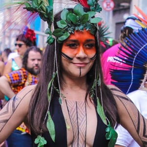 Alessandra Negrini, 50 anos, ostenta corpo em looks no carnaval