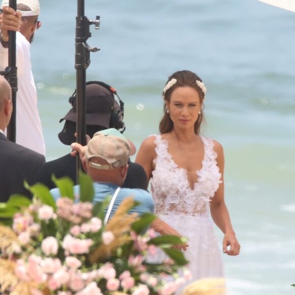 Tancinha (Mariana Ximenes) e Beto (João Baldasserini) se casam em cena que poderá irá ao ar no último capítulo da reprise da novela 'Haja Coração'