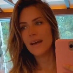 De top, Giovanna Ewbank demonstrou como funcionou o afastamento dos músculos