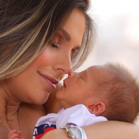 Filho de Flávia Viana é internado em hospital