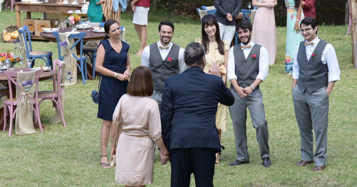 Novela 'Amor Sem Igual': Zenaide (Andrea Avancini) e Oxente (Ernani ...