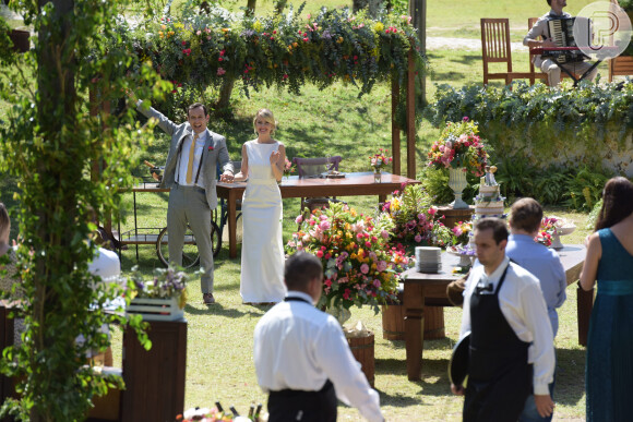 Novela 'Amor Sem Igual': Fernanda (Bárbara França) e Pedro Antônio (Guilherme Dellorto) festejam casamento