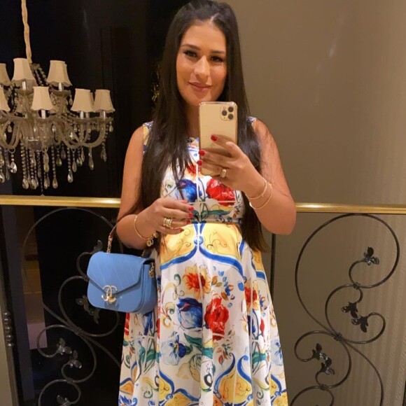 Dupla de Simaria, Simone mostra barriga em vestido justo