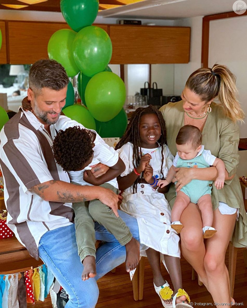 Bruno Gagliasso E Giovanna Ewbank Se Divertem Com Os Tr S Filhos Em Fotos Purepeople