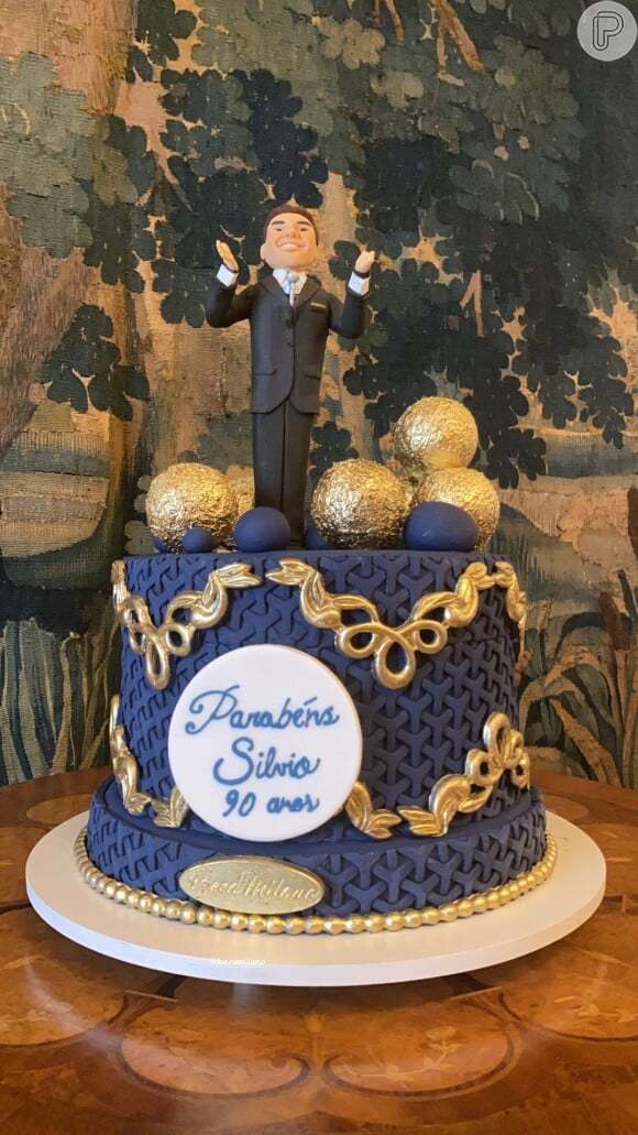 Silvio Santos ganhou bolo com miniatura