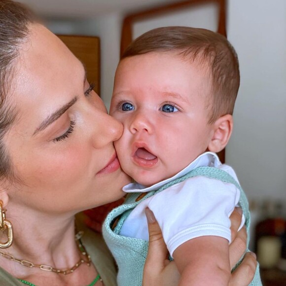 Filho de Giovanna Ewbank encantou seguidores em foto com os irmãos e o avô materno
