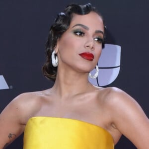 Anitta tentou impedir ato: 'Eu falei que não queria mais. Mas ele não ouviu. Ele não falou nada. Ele só seguiu fazendo o que ele queria fazer'