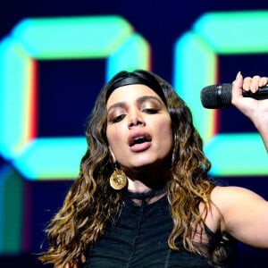 Anitta aborda seus relacionamentos e lado empresária de sucesso em nova temporada de série documental pela Netflix