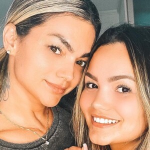 Semelhança entre Kelly Key e filha, Suzanna Freitas, chama atenção em foto