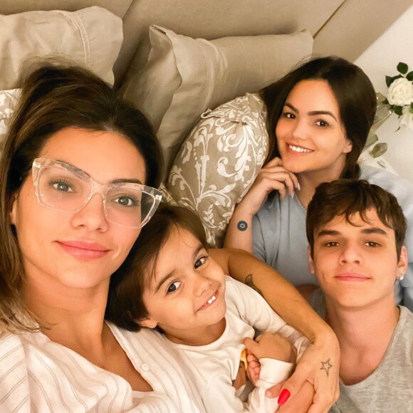 Kelly Key posta foto com filhos e fala sobre os desafios da maternidade