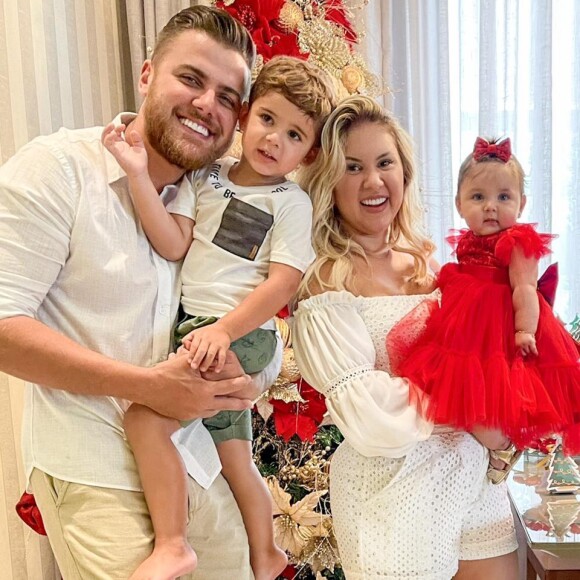 Zé Neto e Natália Toscano fizeram uma festa de Natal para a filha