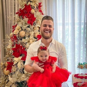 Zé Neto com a filha caçula, Angelina