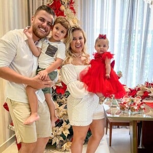 Zé Neto e Natália Toscano também estavam com o filho mais velho, José Filho, de 3 anos