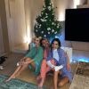 Manu Gavassi combina conjunto estampado de bolinha com look de Natal da mãe e irmã