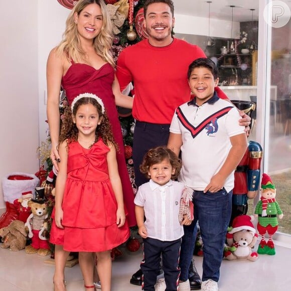 Filho de Wesley Safadão e Mileide Mihaile chamou atenção em foto de Natal
