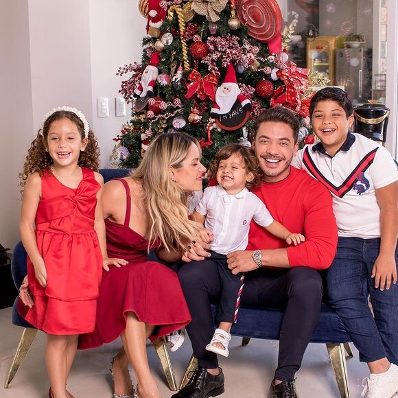 Filho de Wesley Safadão e Mileide Mihaile repete blusa no Natal