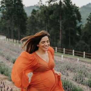 Sabrina Petraglia compartilhou a evolução do barrigão durante a gravidez