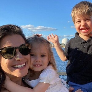 Thais Fersoza em momentos com filhos e Michel Teló