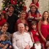 Silvio Santos posou com mulher, filhas, genros e netos no Natal