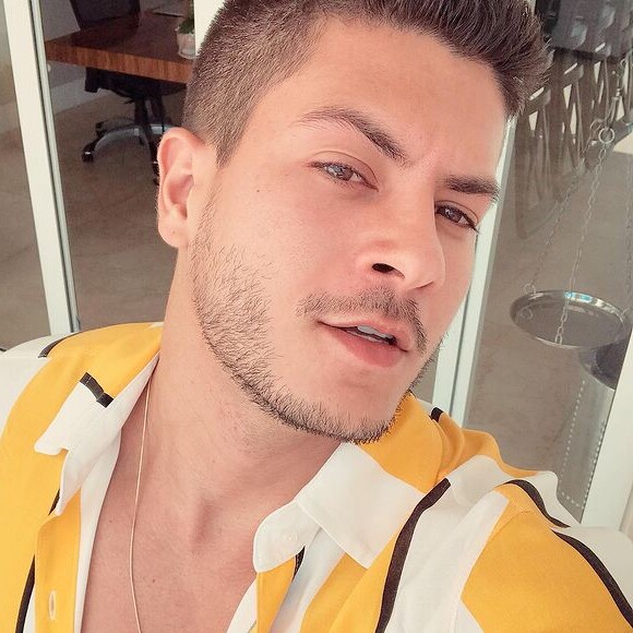 Arthur Aguiar quer reatar casamento com Mayra Cardi