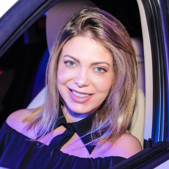 Sheila Mello rebate crítica por namoro com ex-tenista