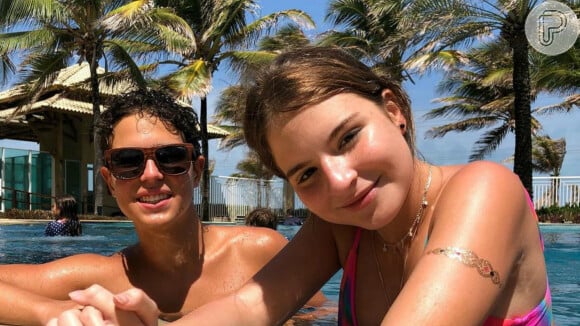 Sophia Valverde e Igor Jansen usaram mesma legenda em foto tirada em parque aquático do Ceará em 7 de janeiro de 2021