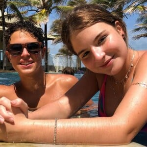 Sophia Valverde e Igor Jansen usaram mesma legenda em foto: 'O verão se instalou no meu coração'