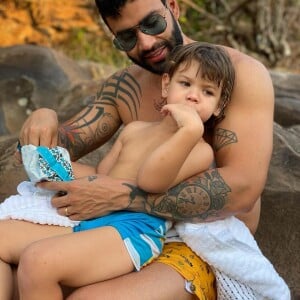 Gusttavo Lima curte dia com os filhos durante viagem de Andressa Suita