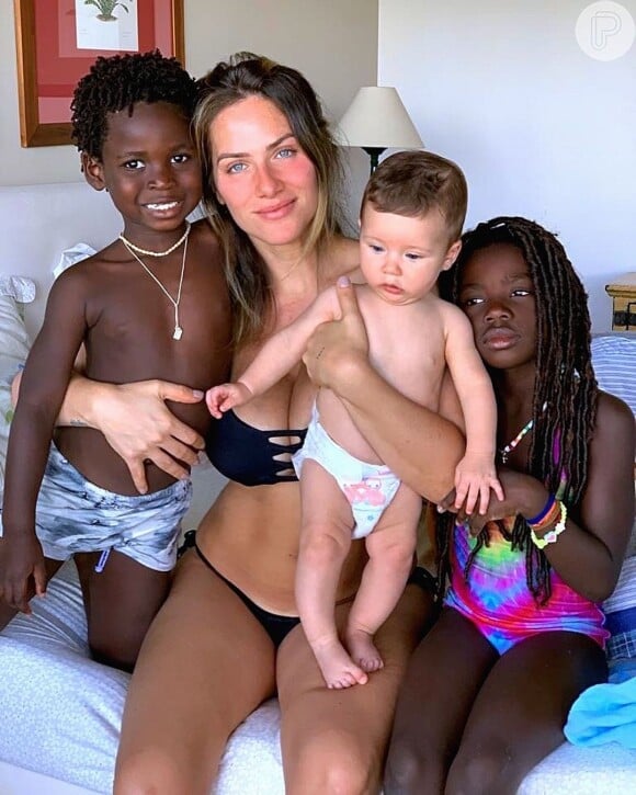 Giovanna Ewbank comemorou 6 meses do filho caçula, Zyan, em família