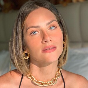 Giovanna Ewbank recebeu dezenas de elogios ao aparecer de biquíni em foto
