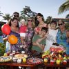 Isabelli Fontana levou os filhos Lucas e Zion para Fortaleza para comemorar o aniversário do caçula, que completou 8 anos, com uma festa no Beach Park nesta segunda-feira, 10 de novembro de 2014